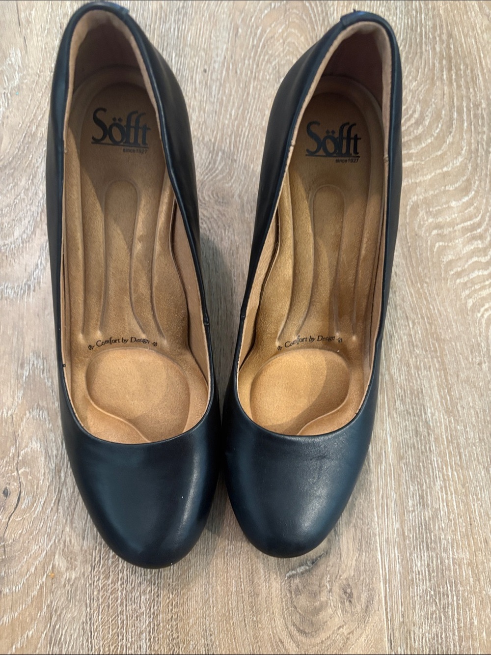 Söfft Black Round-Toe Leather Pumps
